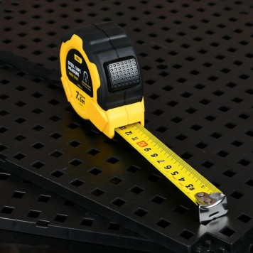 Рулетка DL3798 7,5мх25мм, Автостоп, ударопрочный корпус, метрическая Deli-7