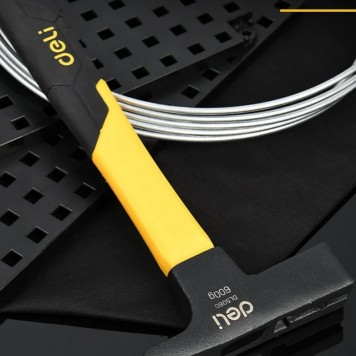 Молоток DL5060 кровельщика 600гр магнит, противоскользящий боек, фиберглассовая рукоять Deli-5