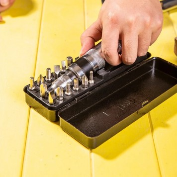 Отвёртка DL8901 ударная с набором бит 13шт Deli-4