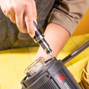 Отвёртка DL8901 ударная с набором бит 13шт Deli-6