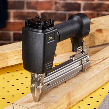 Нейлер пневматический DL-QDQ-F30B (скобы 47/300/F 10-30 мм) DELI-3