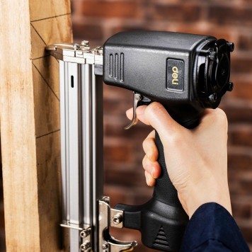 Нейлер пневматический DL-QDQ-F30B (скобы 47/300/F 10-30 мм) DELI-5