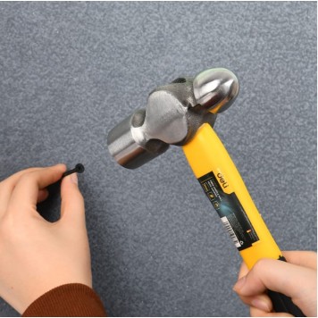 Молоток DL443020 рихтовочный 900 гр, фиберглассовая рукоять Deli-1