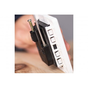 Отвёртка шлицевая DL6331501 3х150 мм, CR-V Deli-3