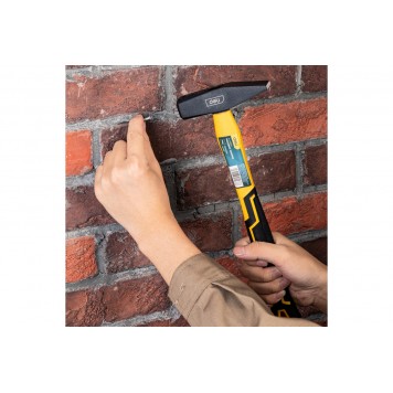 Молоток DL442005 слесарный 500гр, фиберглассовая рукоять, Deli-5