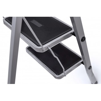 Стремянка с пластиковой накладкой, 2 ступени-1