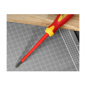 Отвёртка DL5141001 диэлектрическая до 1000В шлицевая 4х100 мм Deli