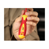 Отвёртка DL5151251 диэлектрическая до 1000В шлицевая 5,5х125 мм Deli