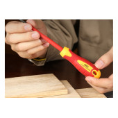 Отвёртка DL5161501 диэлектрическая до 1000В шлицевая 6,5х150 мм Deli