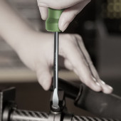 Отвёртка шлицевая HT1106L "Home Series Green" SL6x150 мм Deli