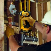 Гайковёрт DCF880M2-QW 18ВLi аккумуляторный ударный 1/2, 2х4.0 А/ч DEWALT