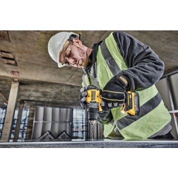 Шуруповёрт DCD800E2T-QW безударный бесщеточный 2 АКБ x 1.7 А/ч 18В POWERSTAK, в кейсе TSTAK DEWALT-9