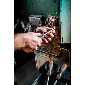 Отвёртка 04-031 крестовая PZ0х75х150 мм NEO-1